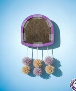 Rascador para gato de cartón en forma de medusa con marco morado y pompones de juguete de KittyScratch