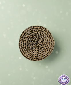 Vista superior de la textura de cartón corrugado de un mini rascador para gato.