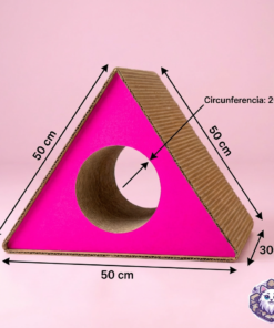Rascador triangular de cartón para gato con medidas 50cm x 30cm y agujero central.