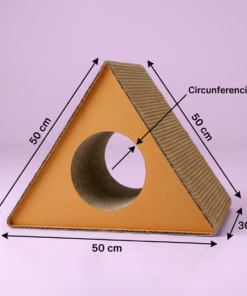 Rascador triangular de cartón para gato con medidas 50cm x 30cm y agujero central.